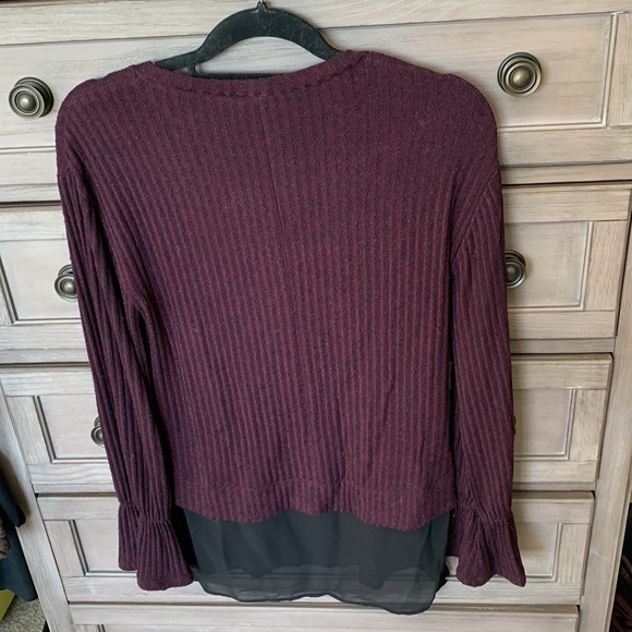 BCBG tunic top with black sheer bottom in size XS. Pretty sleeves! GUC. - Picture 3 of 7